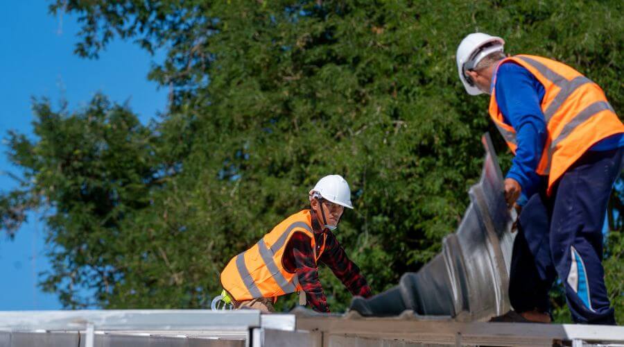 Professional gutter cleaning in Daggett, CA